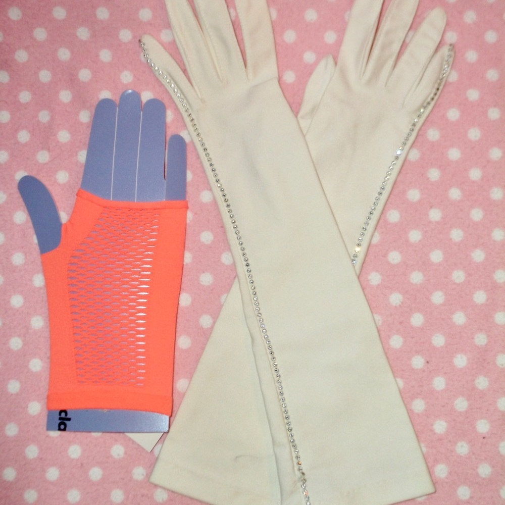 Two pair vintage 80’s gloves!! Both New